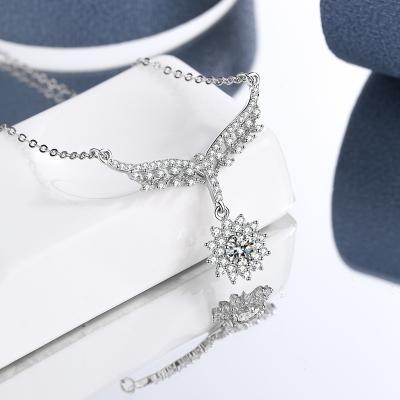 China Vintage Elegant Style Wing Diamond Necklace For Women for sale