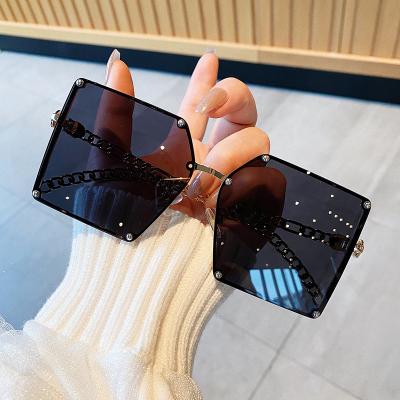 China Newest Fashion Sunglasses GGQA0229 Chain Arm Sun Shades Rivet Square Stylish Luxury Women Sunglasses 2021 for sale