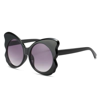 China Modern oversized punk women 2021 new fashion butterfly sunglasses retro fashion sunglasses GGNQ9280 for sale