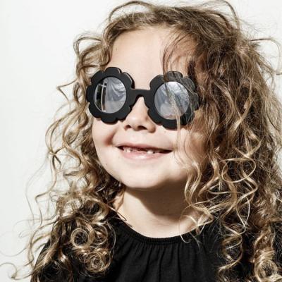 China Cute Fashion Sunglasses Kids Eyewear Cute Girls Sun Shades Lovely Flower Shaped Children Cheap Sunglasses for sale