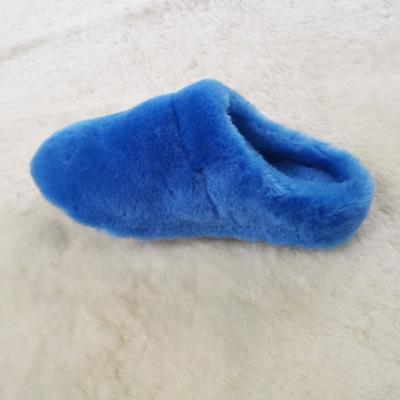 China Custom Fashion Autumn Spring Real Australia Sheepskin Warm Fluffy Hairy Fur Slippers Anti-odor Slips Lamb Fur Slippers for Adults and Kids for sale