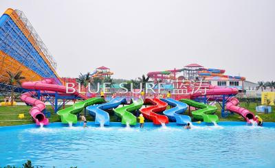 China Bunte Kinderwasserrutsche-Ausrüstungs-Pool-Wasserrutsche im Freien für Erwachsene zu verkaufen