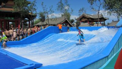 China Großer surfender blauer Fiberglas-Wasserrutsche-/Wasser-Park für Person des Erwachsen-2 - 4 zu verkaufen