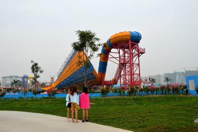 China O projeto o mais grande do parque de diversões do mundo louco vermelho, amarelo, azul da água do mar à venda