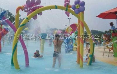 China Kundenspezifischer Fiberglas-Regenbogen-Galerie-Wasser-Spielplatz für Kinder/Erwachsene zu verkaufen