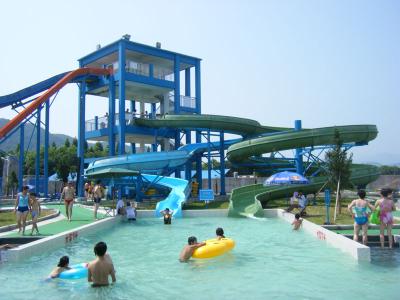 China Werbungs-gewundene Wasserrutsche für Wasser-Unterhaltung, Aqua-Park-Ausrüstung zu verkaufen