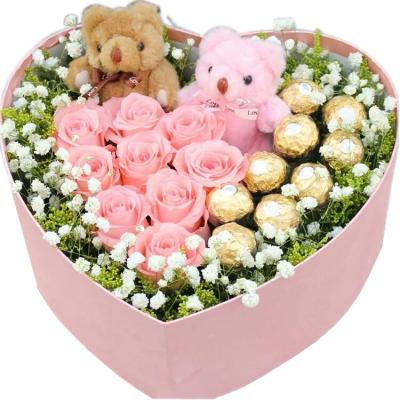 China Disposable Customized Heart Shape Florist Cardboard Bouquet Rose Vase Envelope Valentine Paper Flower Packaging Box for sale