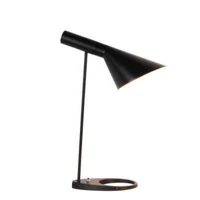 China Modern Led Bedside Table Light Industrial Metal Table Lamp Modern Led Table Lamp for sale