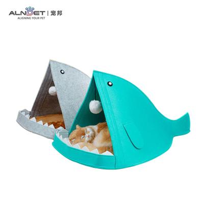 China Hot New 2020 Sustainable Felt Shark Pet Cat Cave Bed House for sale