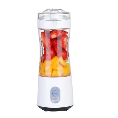 China Protable New Model 380ml Juicer Customized Refillable Portable Smoothie Juicer Mini Blender for sale