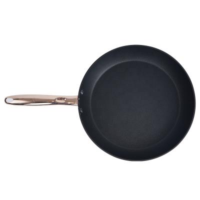 China Contemporary Unique Design Aluminum Pan Frying Pans Kitchenware Non-stick Brass Wrapping Design for sale