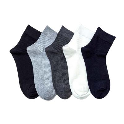 China High Quality Cotton Sports Fashion Breathable Black And White Men's Fashion Socks for sale