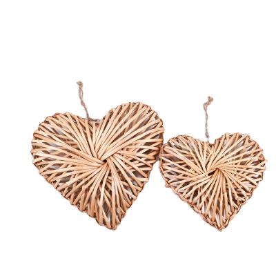 China Cheapest Handmade Wicker Christmas Willow Heart For Home Decoration Europe Best Design Wholesale for sale