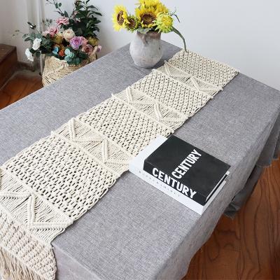 China Minimalist Table Runner Cotton Crochet Lace Wedding Table Runner with Tassels for Rustic Bohemian Bridal Shower Dining Table Home Decor for sale