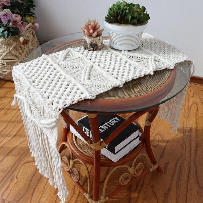 China Modern Antique Art Wedding Handmade Farmhouse Woven Rectangle Custom Long Dining Modern Macrame Table Runner for sale