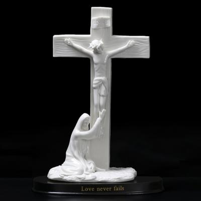 China Decorative Jesus Sculpture Crucifix Statue Ceramics Europe Porcelain Ornament Table for sale