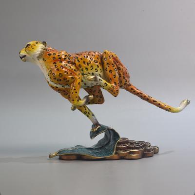 China Cheetah Art Sculpture Home Decor Metal China Feng Shui Bronze Leopard Statue for sale