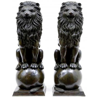 China Europe Bronze Lions On Ball Statue Pair Brass Metal Lion Sculpture Gatekeeper for sale