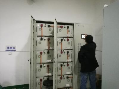 中国 107.4Kwh 200Aは移動式非常指揮権供給のためのIP20等級が付いているシステム電池を持ち上げます 販売のため