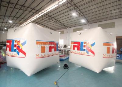 China Cubo inflable de la boya los 2x2x2m de la nadada del cuadrado que flota el pontón inflable de los deportes acuáticos de la boya del marcador en venta