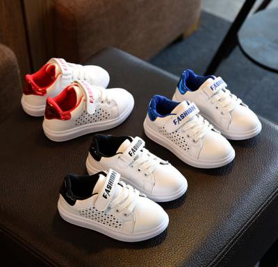 China New Kids Anti-odor Small Sneakers Boys White Shoes Students White Sports Shoes for sale