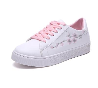 China Ladies Anti-slippery Sports Shoes Embroidered Fashion Student Shoes for sale