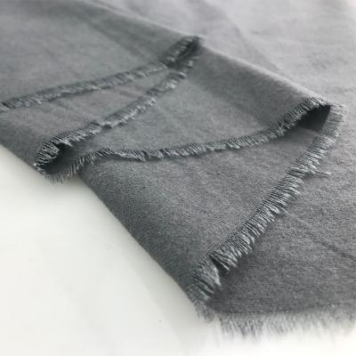 China tela tejida gris del popelín de algodón 160g 100 material cepillado 56 pulgadas de la camisa en venta