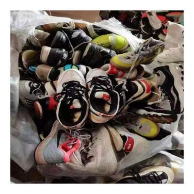 China 2023 Designed Polychromatic Volleyball Shoes Chunky Second Hand Sport Shoes Mixed Size for sale