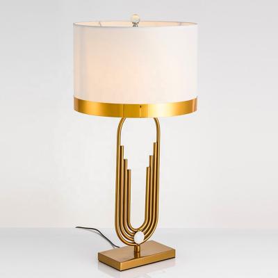 China Modern Classic Design Luxury Gold Plated White Fabric Shade Home Bedside Living Room Hotel Guest Room Desk Lamp for sale