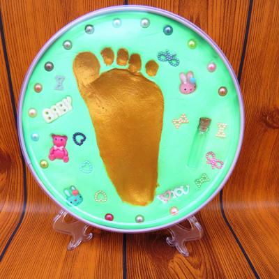 China Safe Non-Toxic Super Soft Newborn Baby Handprint Frame Photo With Clay for sale