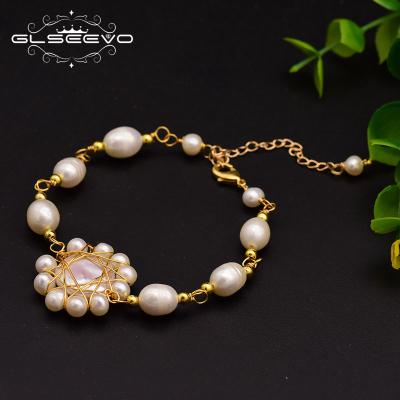 China Cute Natural Water Pearl Flower Bracelet For Women Party Handmade Bracelet for sale