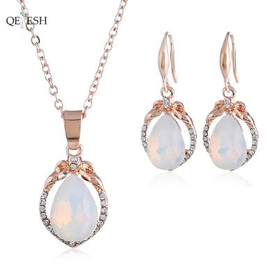 China Qetesh New Style Viable Jewelry Set Rhinestone Protein Drop Earrings and Necklace 1 Set Jewelry Display Set Hot Sale for sale