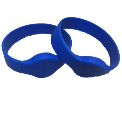 China Waterproof / 13.56mhz / 912mhz M 1k chip waterproof disposable rfid paper wristband for hospital for sale