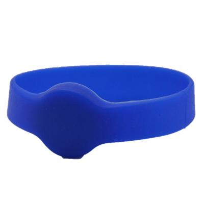 China Waterproof/Uhf 860-960MHz silicon rfid wristband/waterproof adjustable wristband/wrist band for sale