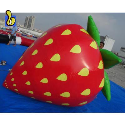 China Beautiful PVC Tarpaulin Inflatable Strawberry Balloon For Promotional for sale