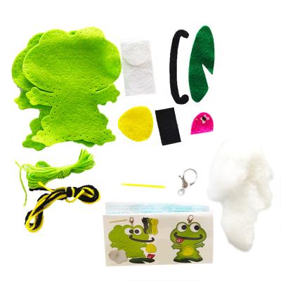 China Eco-Freindly Friendly Educational Beginner Tools Supplies Craft DIY Sewing Kit for sale