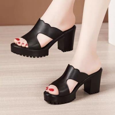 China New Arrival Fashion Woman Sandals Shoes Summer Lightweight PU Patent Leather Ladies Shoes Sandals Slippers Fit Chunky Heels Sandals for sale