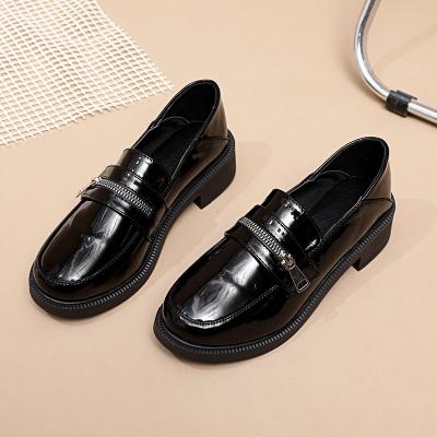 China 2023 Anti-slippery women's flats shoes casual slip on flats loafers plus size ladies platform shoes for women for sale