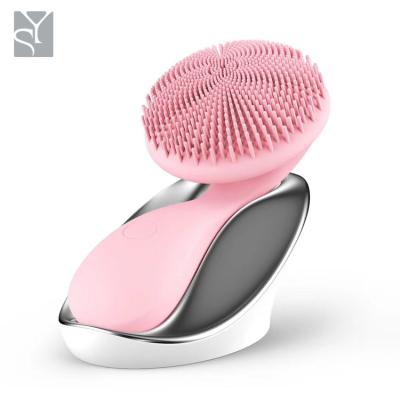 China 2020 Best Remover Black Mini Silicone Face Cleaning Brush Electric Portable Waterproof Facial Massager Brush for sale