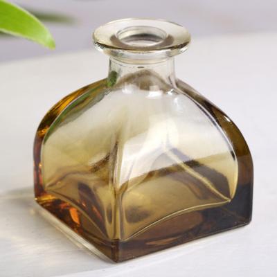 China 2022 Special Design Fashionable Mongolian Dried Flowers Oil Aromatherapy Home Indoor Ornaments Perfume Empty Glass Bottle for sale