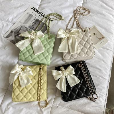 China 2021 Trendy Fashion Bag Chain With Bow Jelly Travel Bag Hand Bags Ladies for sale