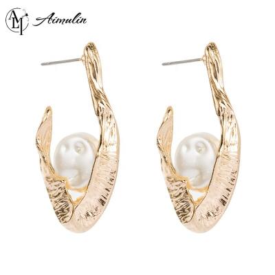 China Women's Geometric Hyperbola Earrings Hyperbola Personality High Fashion Pearl Stud Earrings for sale