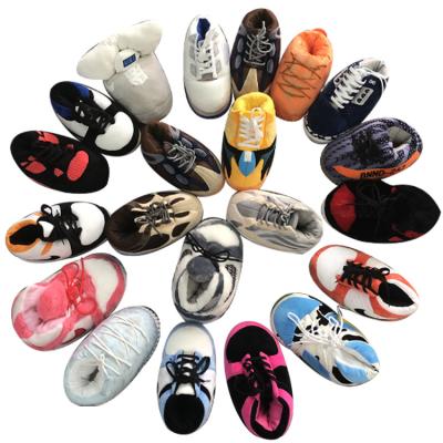 China Light weight fluffy plush indoor slippers soft fluffy puffy puffy yeezy slippers for sale