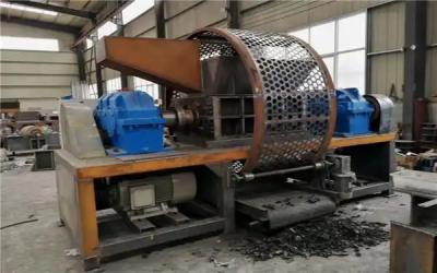 中国 35kw*2 Motor waste tire shredder Input tire size is less than 1200mm 販売のため