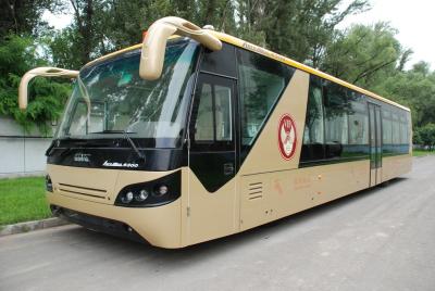 Chine Autobus confortable de tablier d'aéroport de Seater du moteur diesel 13 avec le tablier en aluminium à vendre