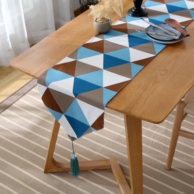 China Modern Luxury Woven Triangle Quilting Printed Tassel Table Runner Dining Home Table Runner for sale