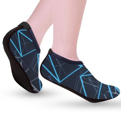 China Fashionable Beach Shoes Soft Barefoot Sports Anti-Slip Washable Neoprene Swimming Yoga Water Aqua Socks Diving Beach Shoes for sale