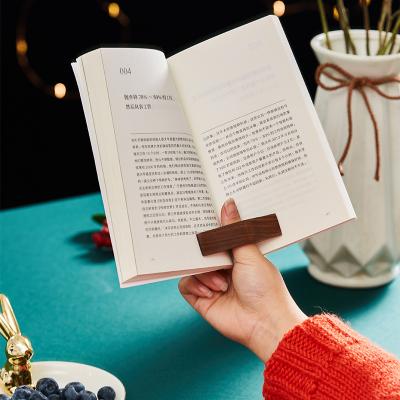 China 2021 Hot Selling Book Page Holder Thumb Bookmark Handmade Reading Accessories Wooden Bookpage Holder for sale