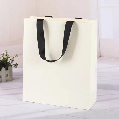 China 230 Gsm Logo Retail Low MOQ Recyclable Custom Cute Jewelry Boutique Luxury Black And White Paper Gift Shopping Bag With Ribbon for sale