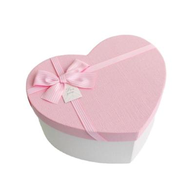 China Beautiful Handmade Personalized Lover Shaped Handmade Packing Box Chocolate Gift Box Gift Packaging Paperboard Accept Matt Lamination for sale